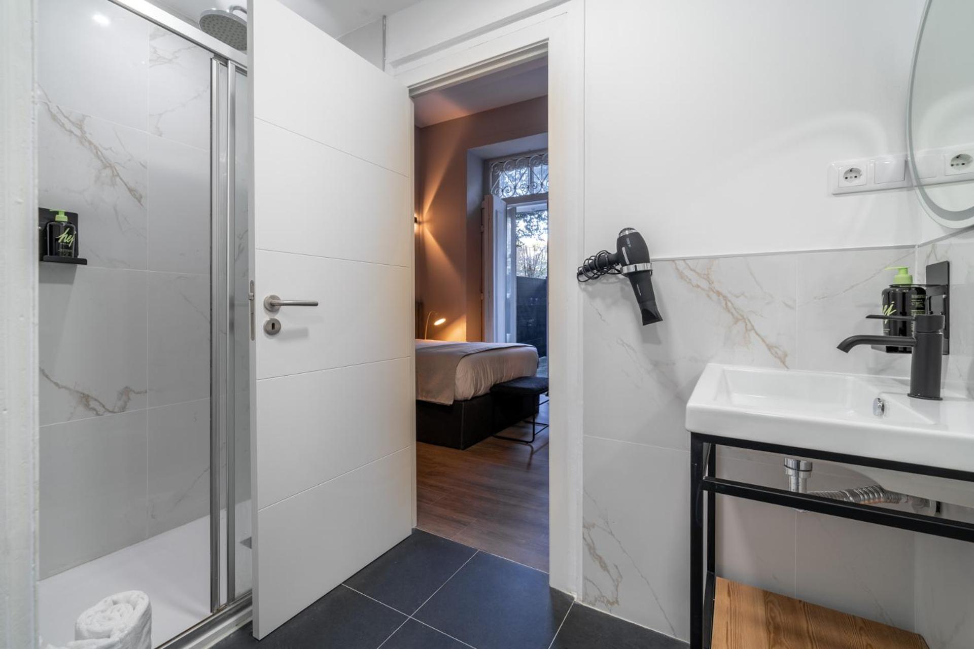 Limehome Porto Rua De Dom Manuel II Room photo